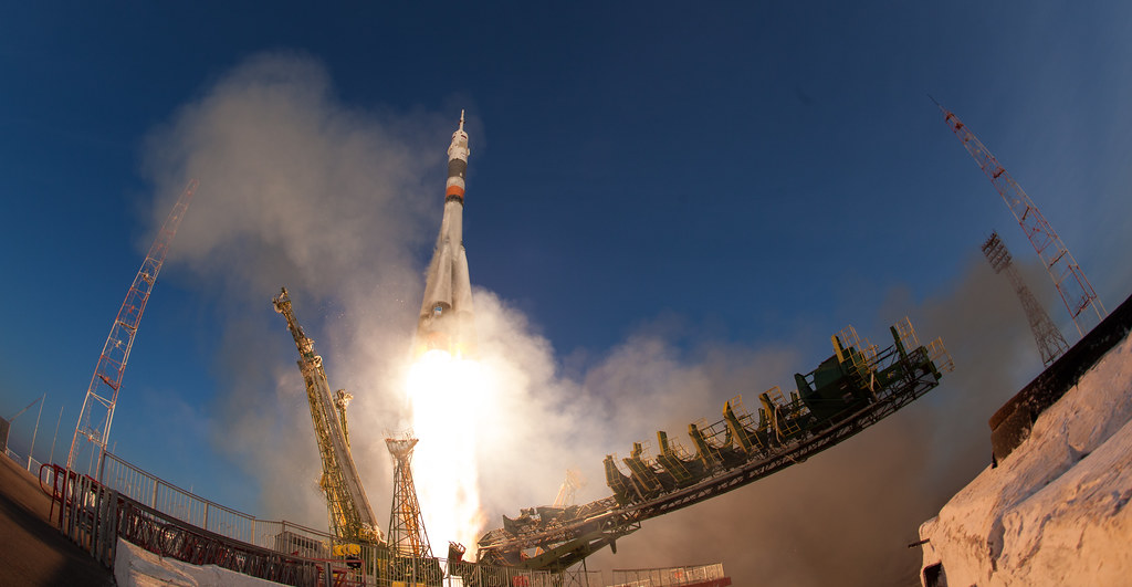 Expedition 46 Launch (NHQ201512150026)